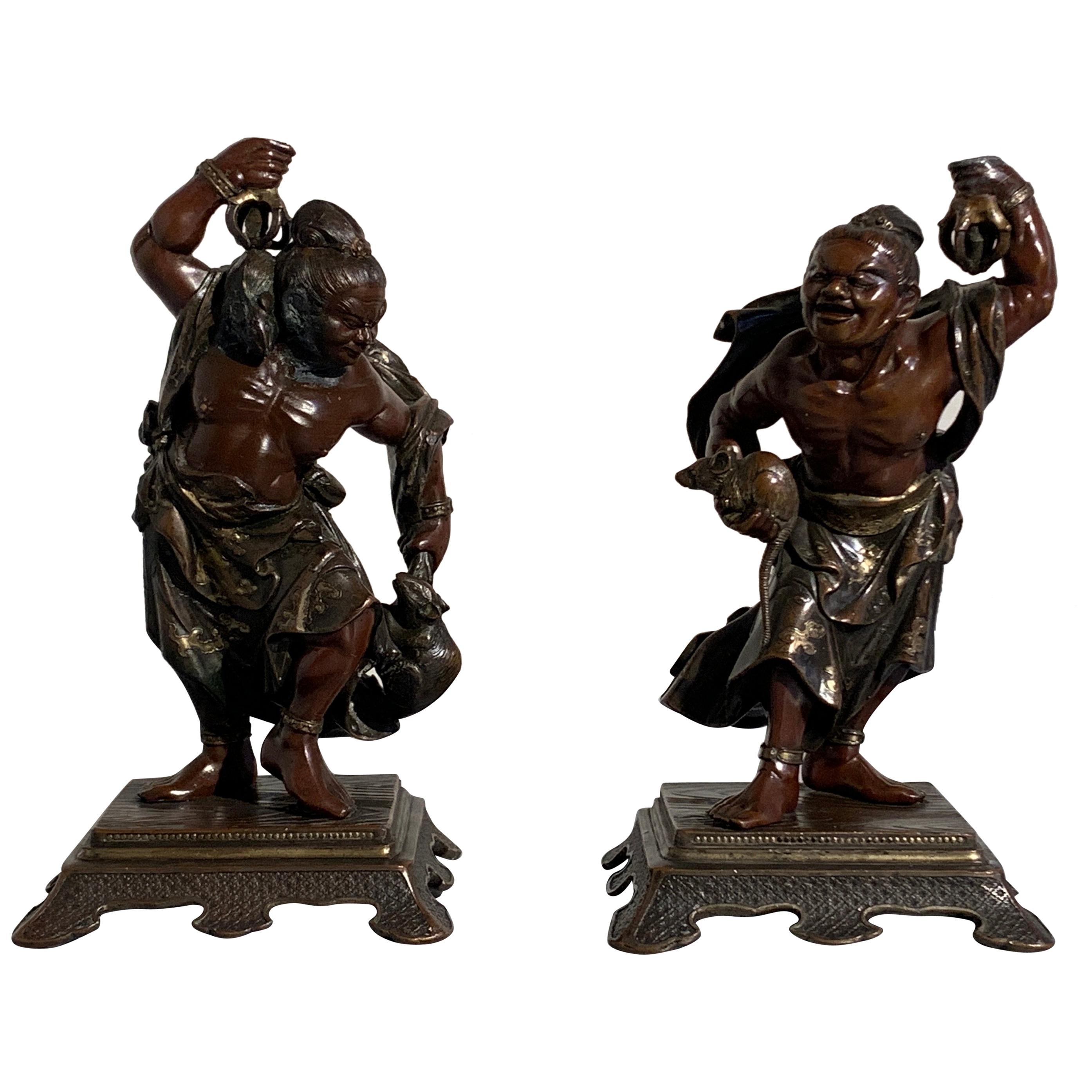 Paire de figures japonaises de Niō en bronze coulé, période Meiji, fin du XIXe siècle