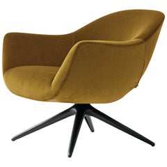 Fauteuil Mad Revolving en velours jaune ocre de Marcel Wanders pour Poliform