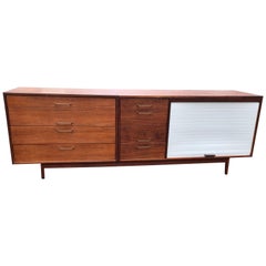 Jens Risom Mid-Century Modern Walnut Credenza, 1960s Eight Drawers Tambour Door