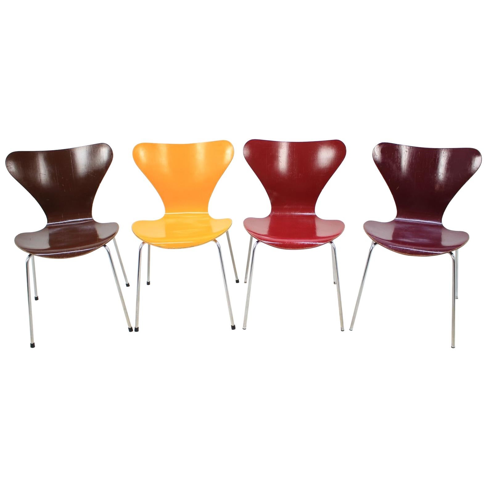 Set of Four Midcentury Iconic Chairs Arne Jacobsen for Fritz Hansen, Series 7
