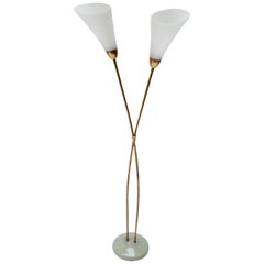 Italienische Stehlampe aus Messing mit zwei Opalglasschirmen, 1950er Jahre