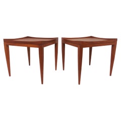 Poul M. Jessen Tables d'appoint danoises en teck avec plateaux amovibles circa 1960s:: Paire