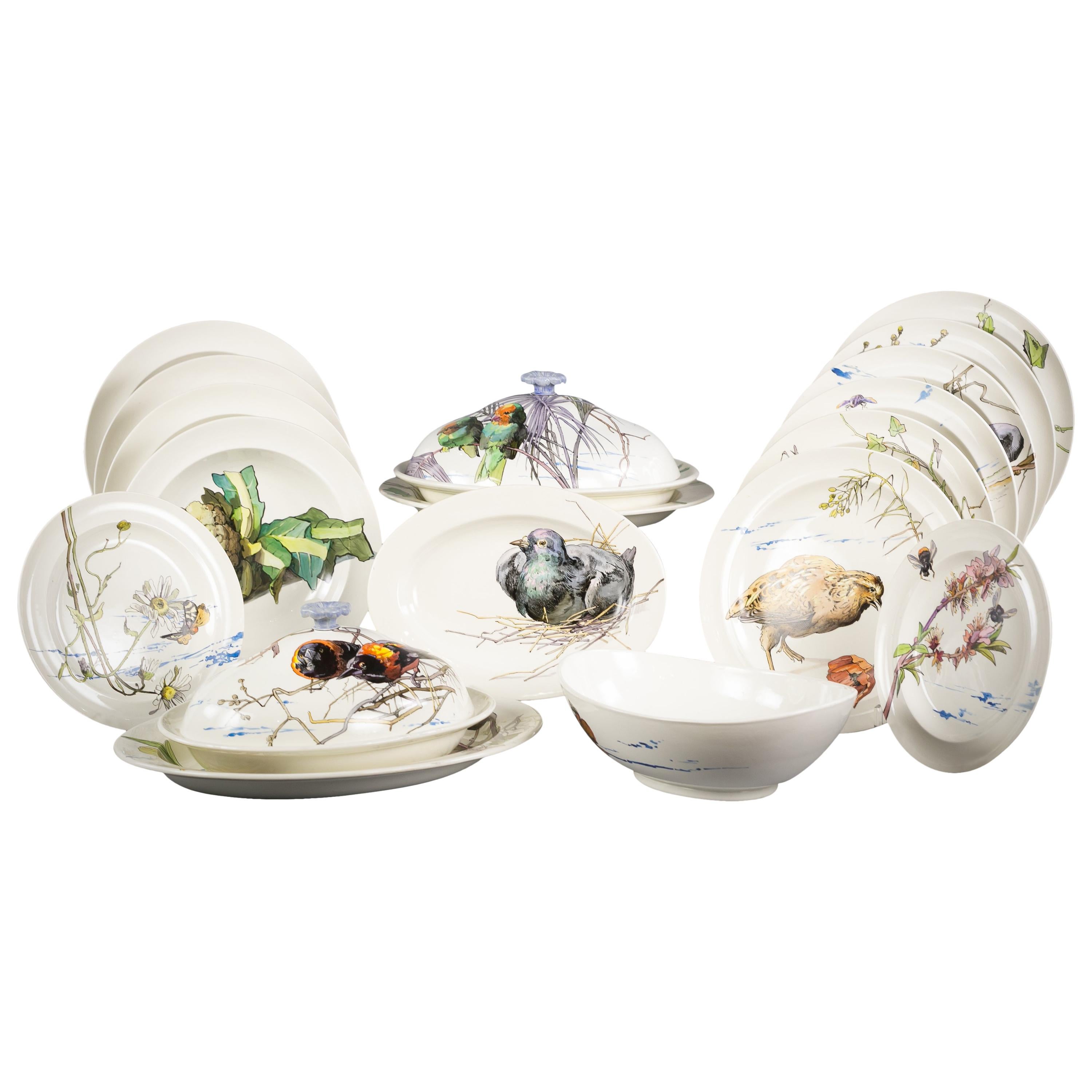 Wedgwood Complete Dinner Service for 12 With Floral Decoration For Sale