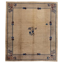 Tapis chinois ancien en laine de Pékin de 10 pieds x 11 pieds 4 pouces.