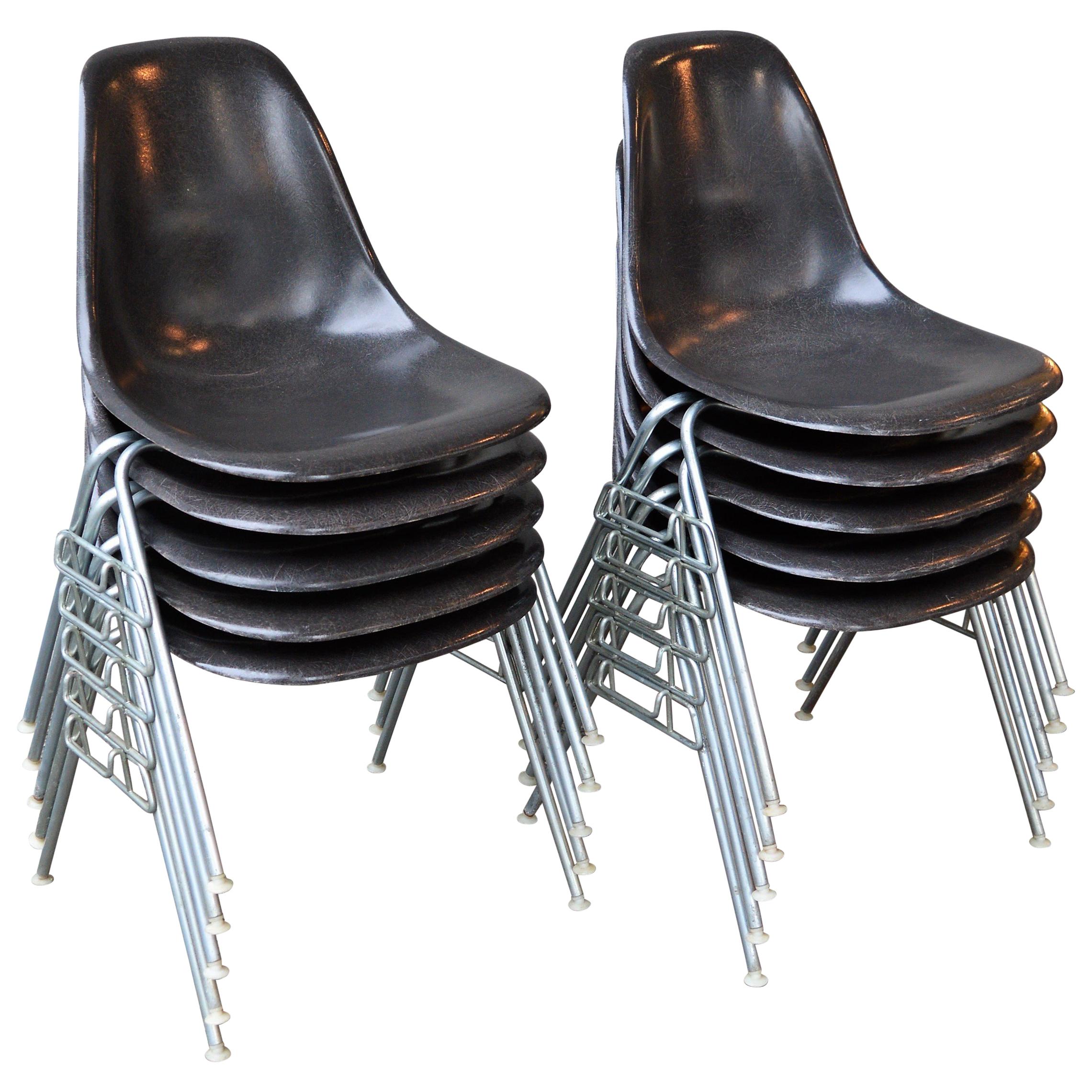 Set 10 Ray & Charles Eames für Herman Miller DSS Stapelstühle aus grauem Glasfaser