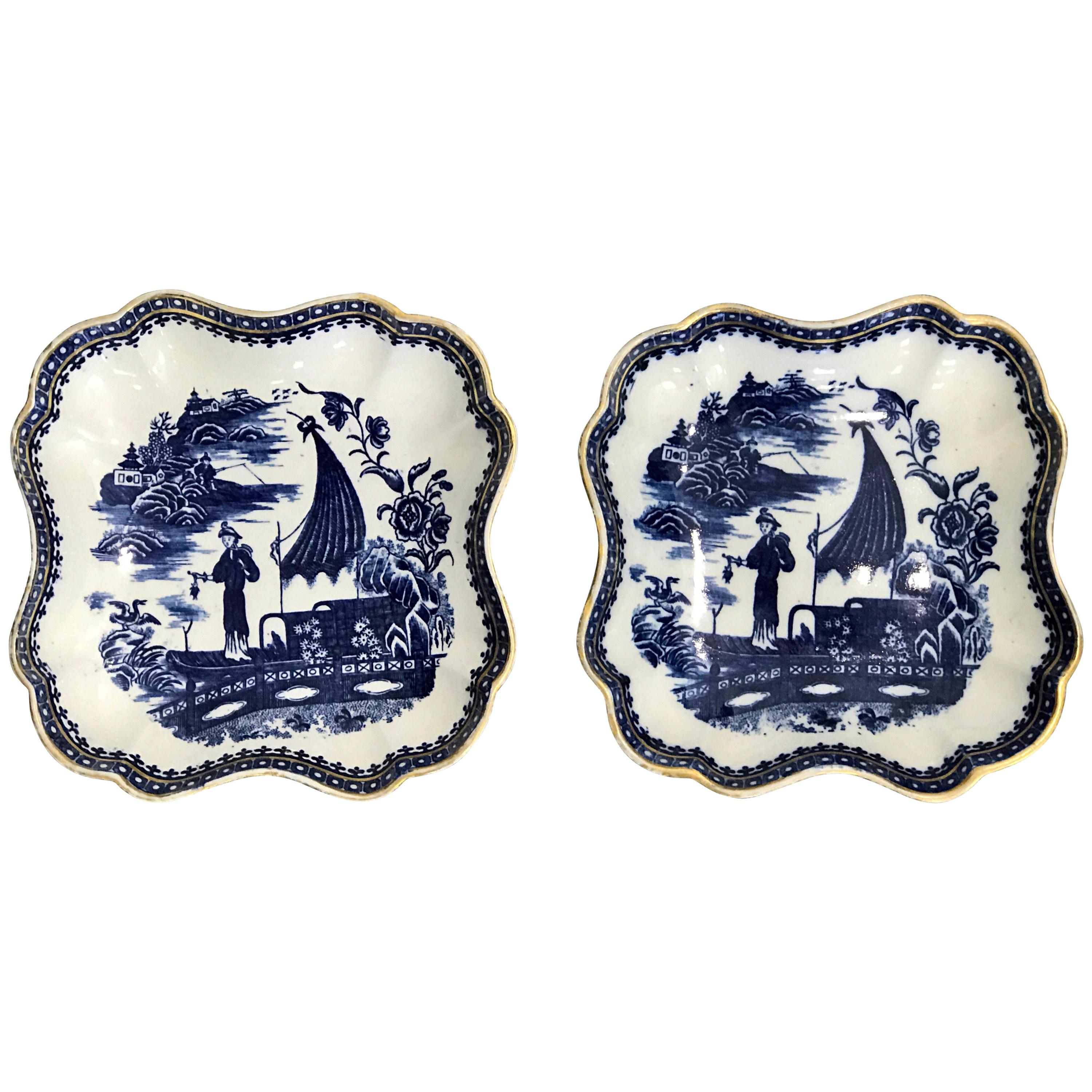 Paar antike englische blau-weiße quadratische Chinoiserie-Schalen in Blau und Weiß von Caughley