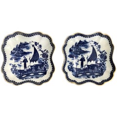 Pareja de cuencos cuadrados ingleses antiguos en azul y blanco Chinoiserie de Caughley