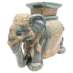 Support ou siège pour plante de jardin Hollywood Regency Chinese Jade Green Elephant Garden Stand or Seat