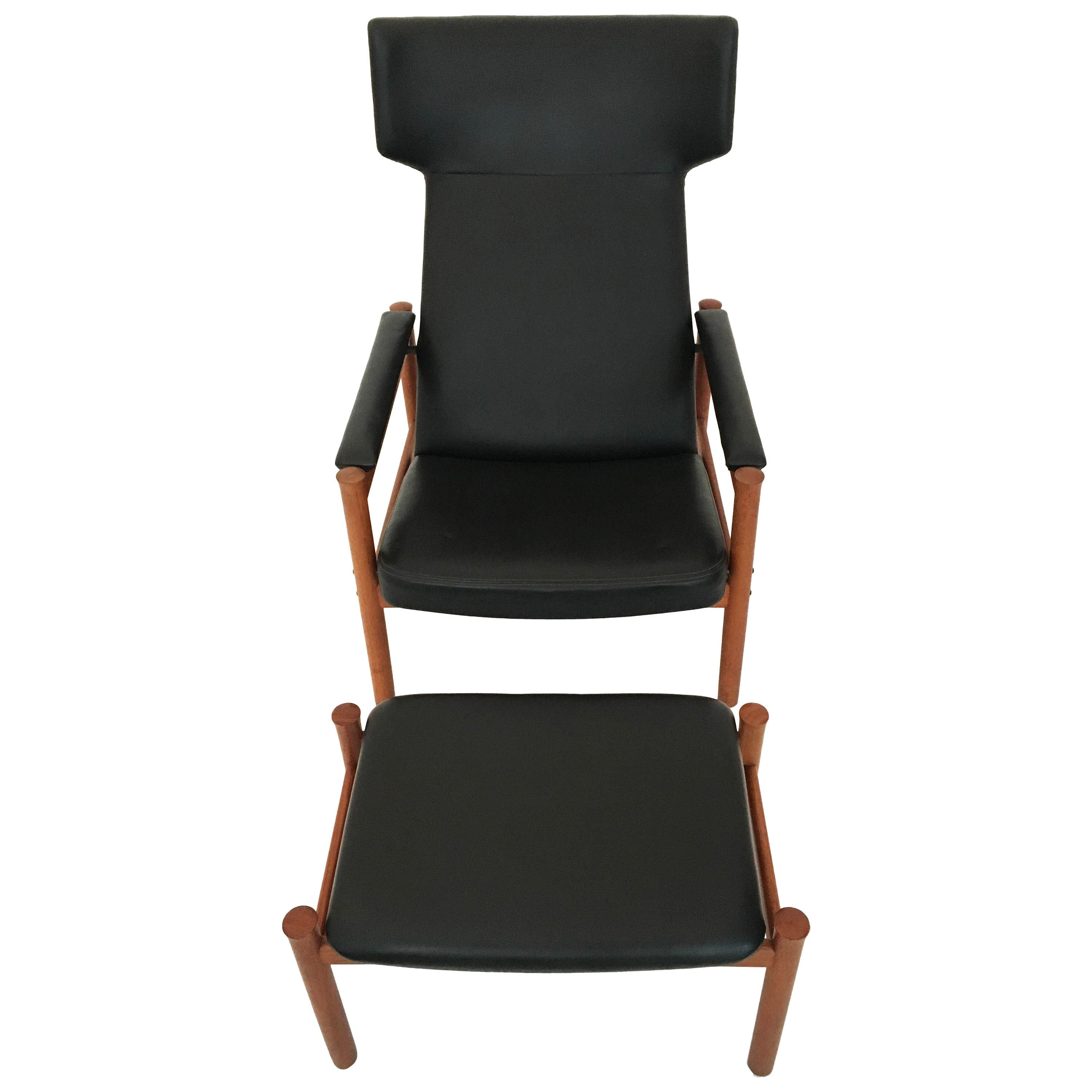 Scandinavian Modern Wing Chair and Ottoman by Soren Hansen for Fritz Hansen 1963 For Sale