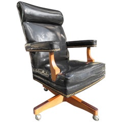 Handsome Oversized Patent Leder Rolling Executive Desk Chair