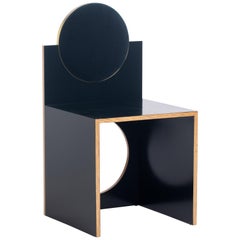 Leere Stuhl in Notte der Qualia-Kollektion von Azadeh Shladovsky