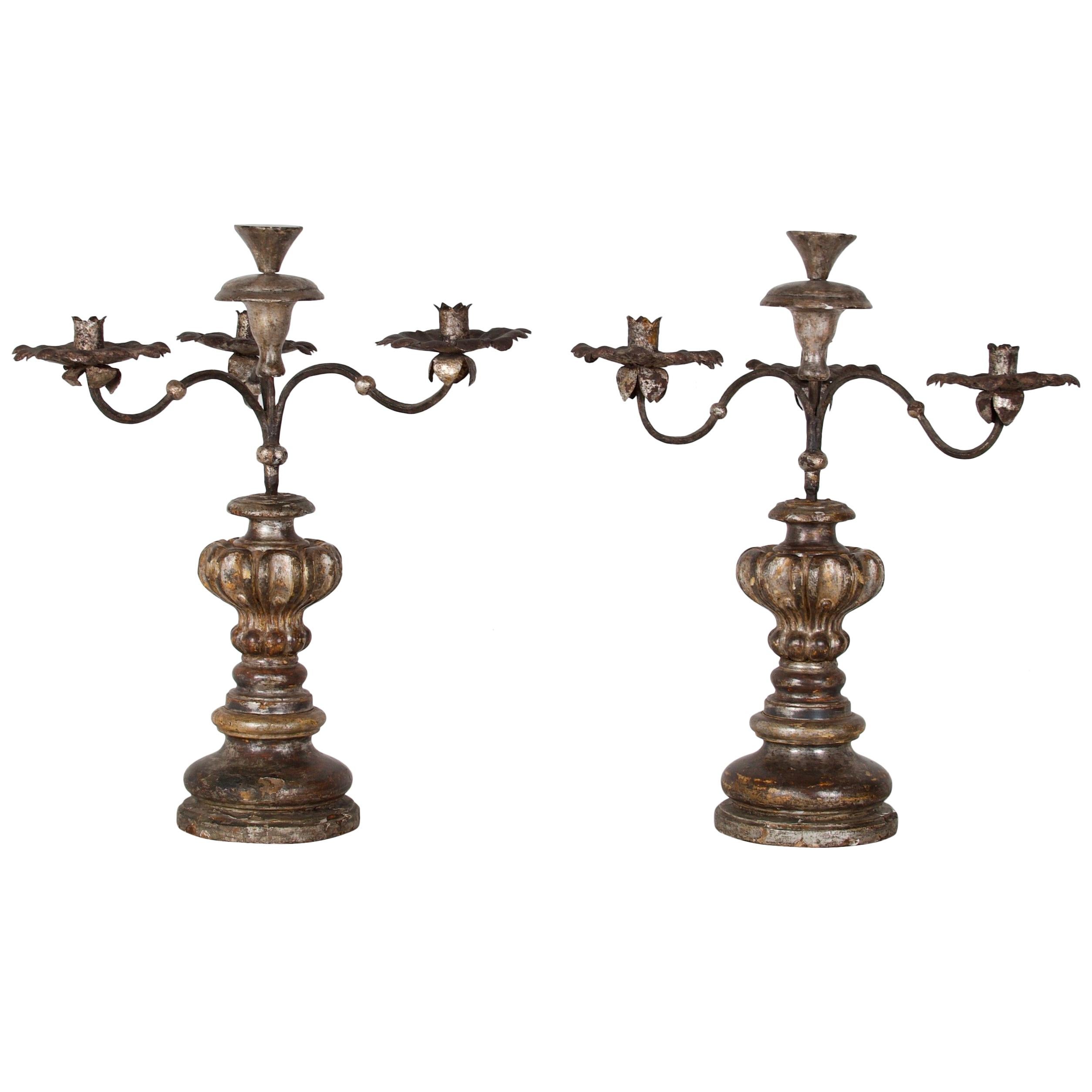 Antike Kerzenständer/ Fackeln, handgeschnitztes Holz und geschmiedetes Eisen. Drei Leuchten