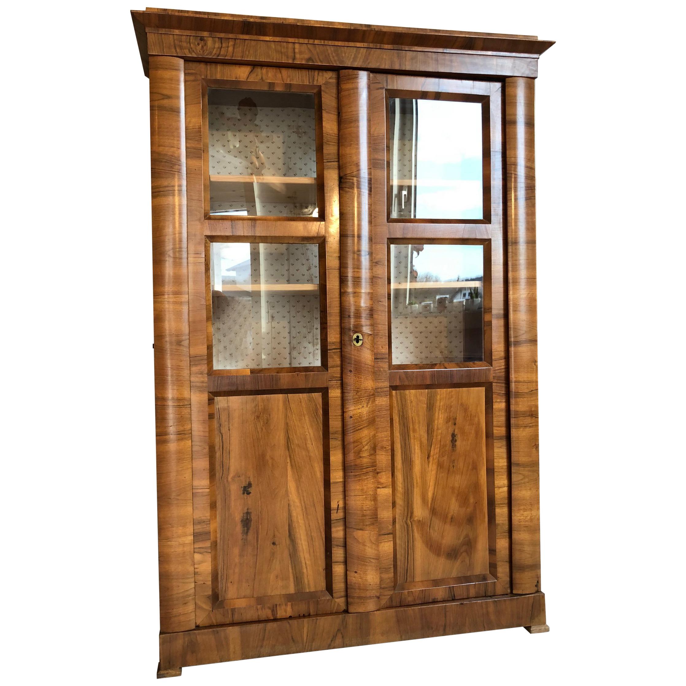 Original Biedermeier Bookcase or Display Cabinet Made of Walnut Wood For Sale