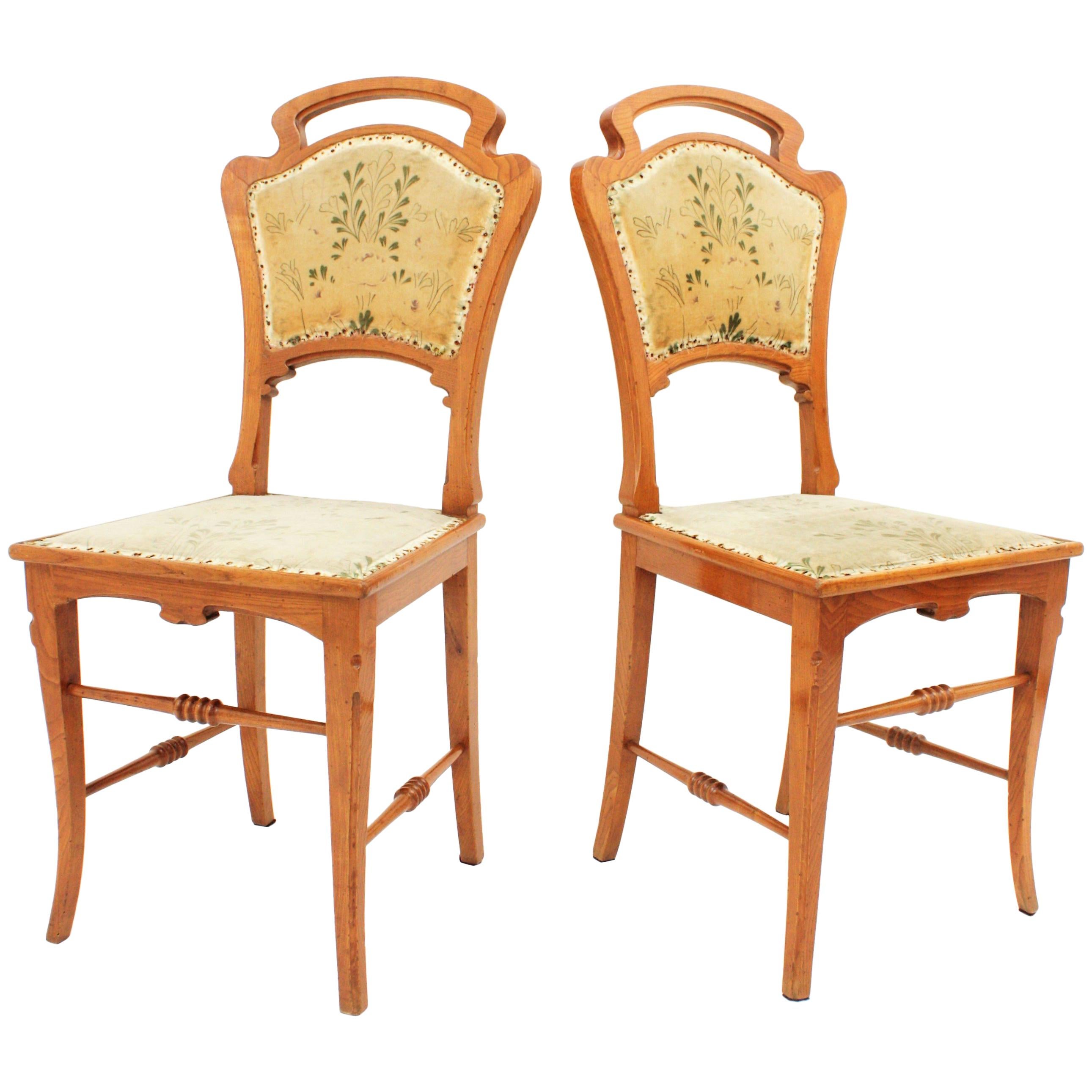Spanish Art Nouveau Antoni Gaudi Style Pair of Carved Ashwood Side Chairs For Sale