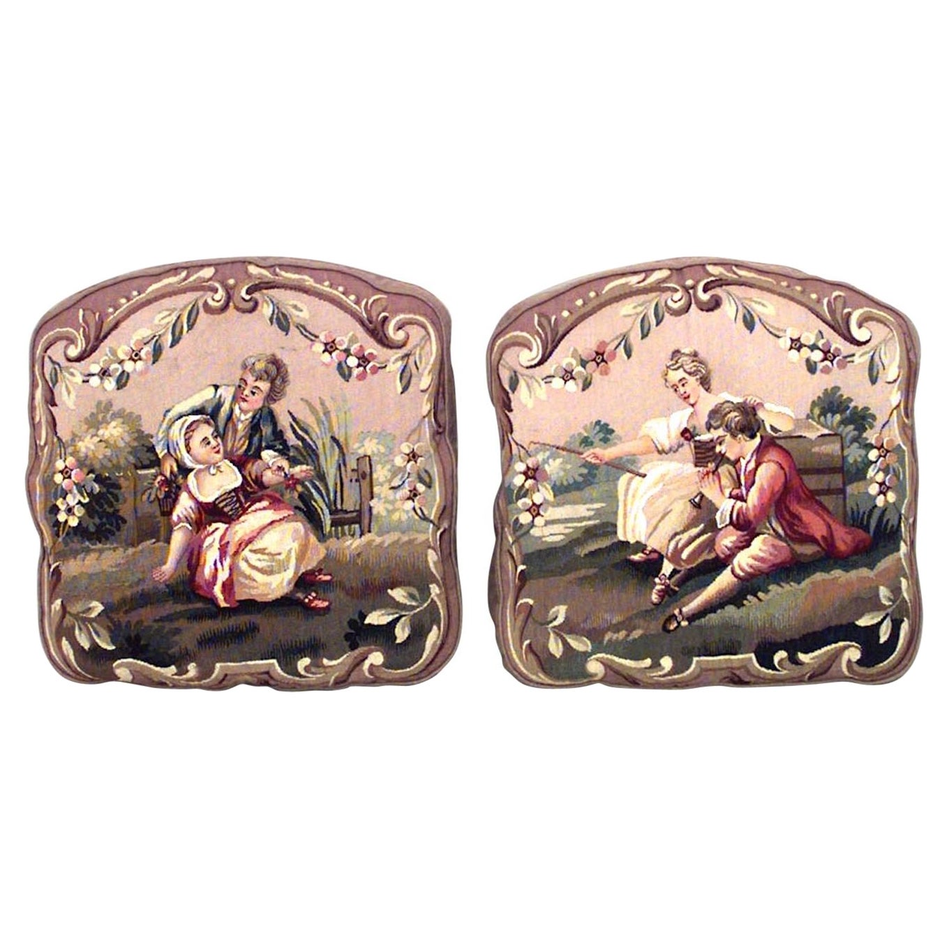 Paire de coussins en tapisserie victorienne française du XIXe siècle