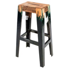 Tabouret en bois « Liquid » en noyer et résine colorée par Hillsideout