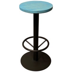 Tabouret d'atelier industriel en fer forgé neuf avec assise en bois turquoise