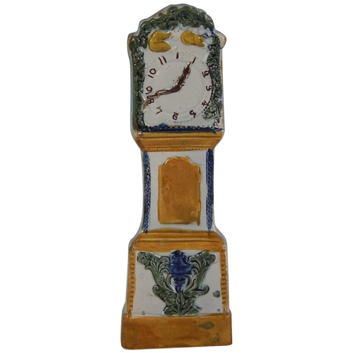 Modèle d'horloge à boîtier long en faïence Prattware du Staffordshire