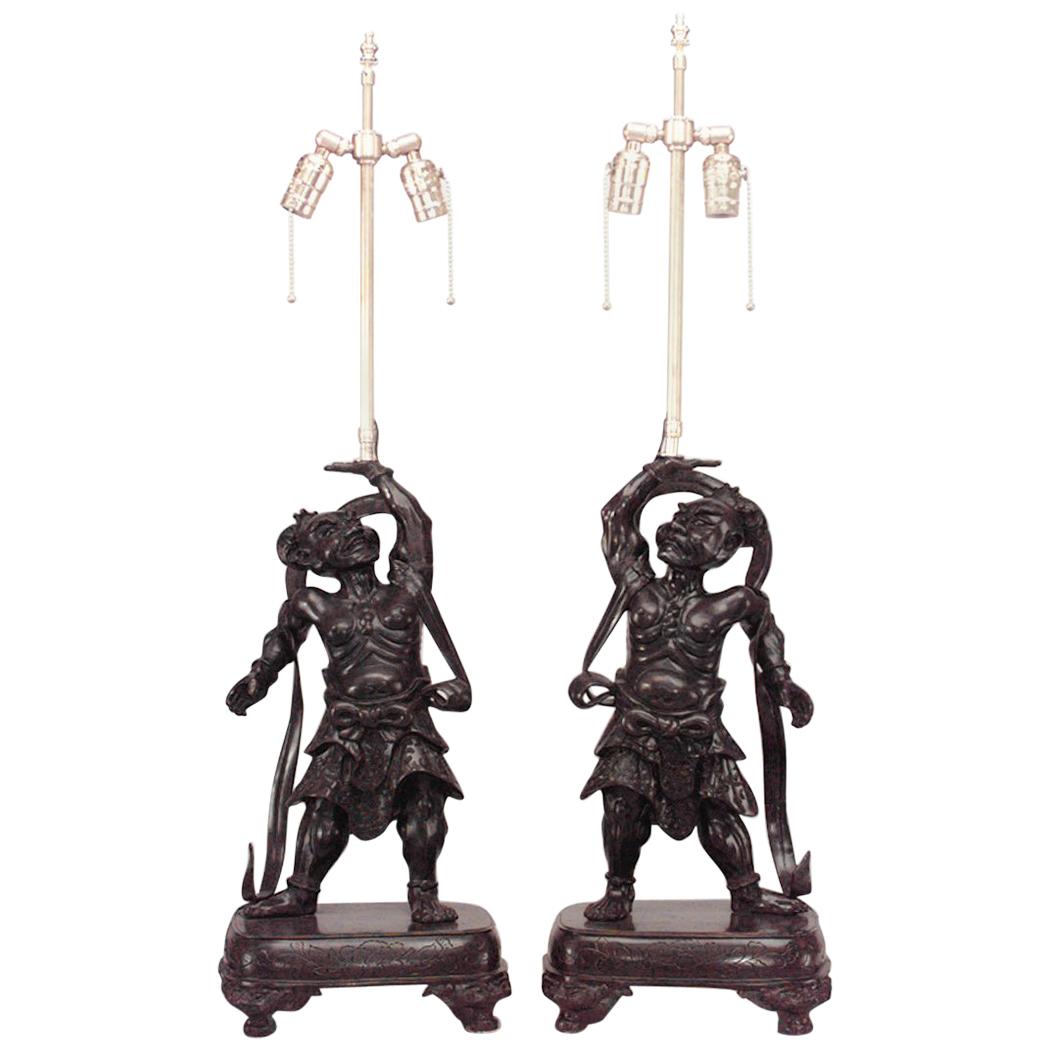 Paar japanische Samurai-Tischlampen aus Bronze mit Figuren