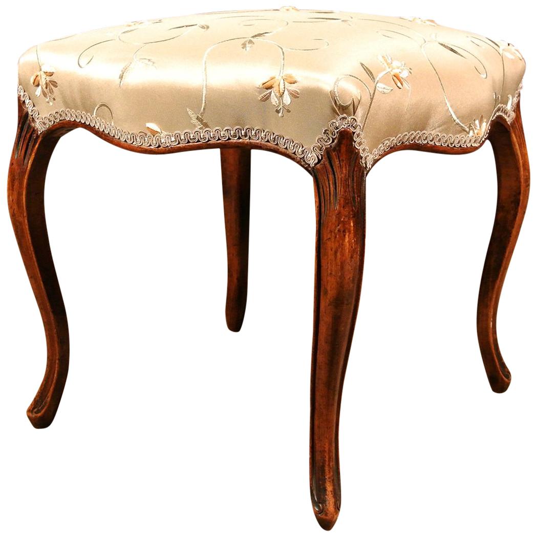 19th Century Walnut Serpentine Stool in the French Manner c. 1840 im Angebot