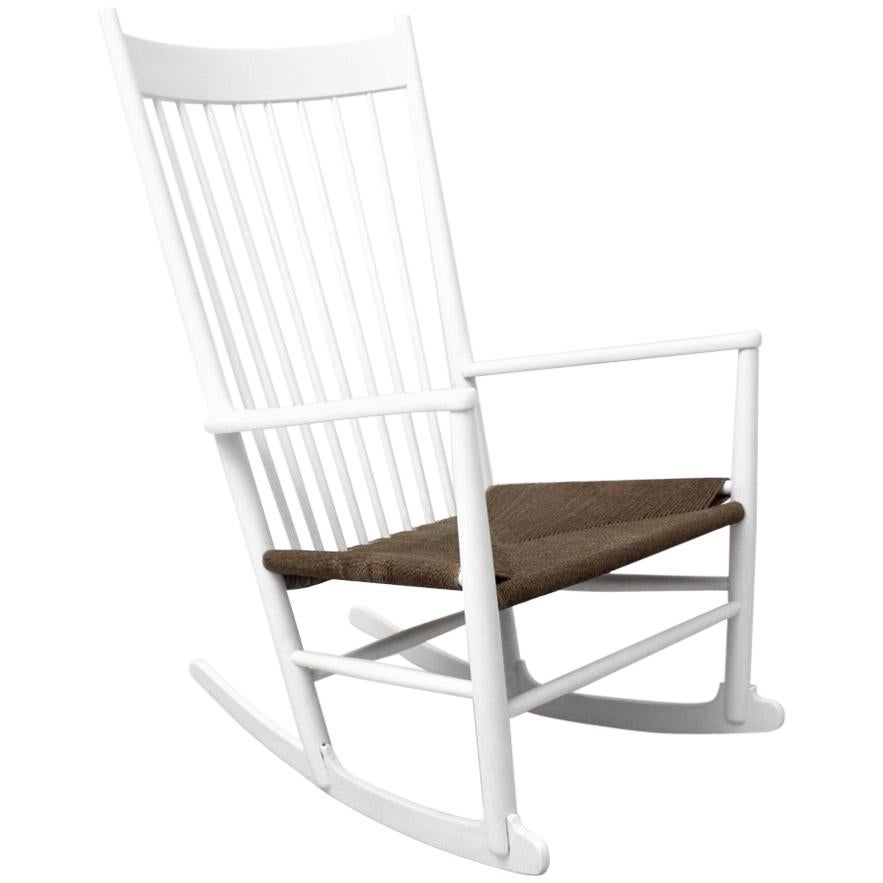 The Moderns Modern White Vintage Rocking Chair J 16 by Hans Wegner Denmark en vente