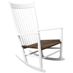 Mecedora escandinava moderna blanca vintage J 16 de Hans J. Wegner Dinamarca