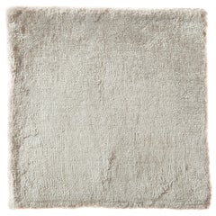 Modernistischer handgewebter Teppich aus Bambusseide in Creme, Elfenbein, Silber, Opal und Neutral 