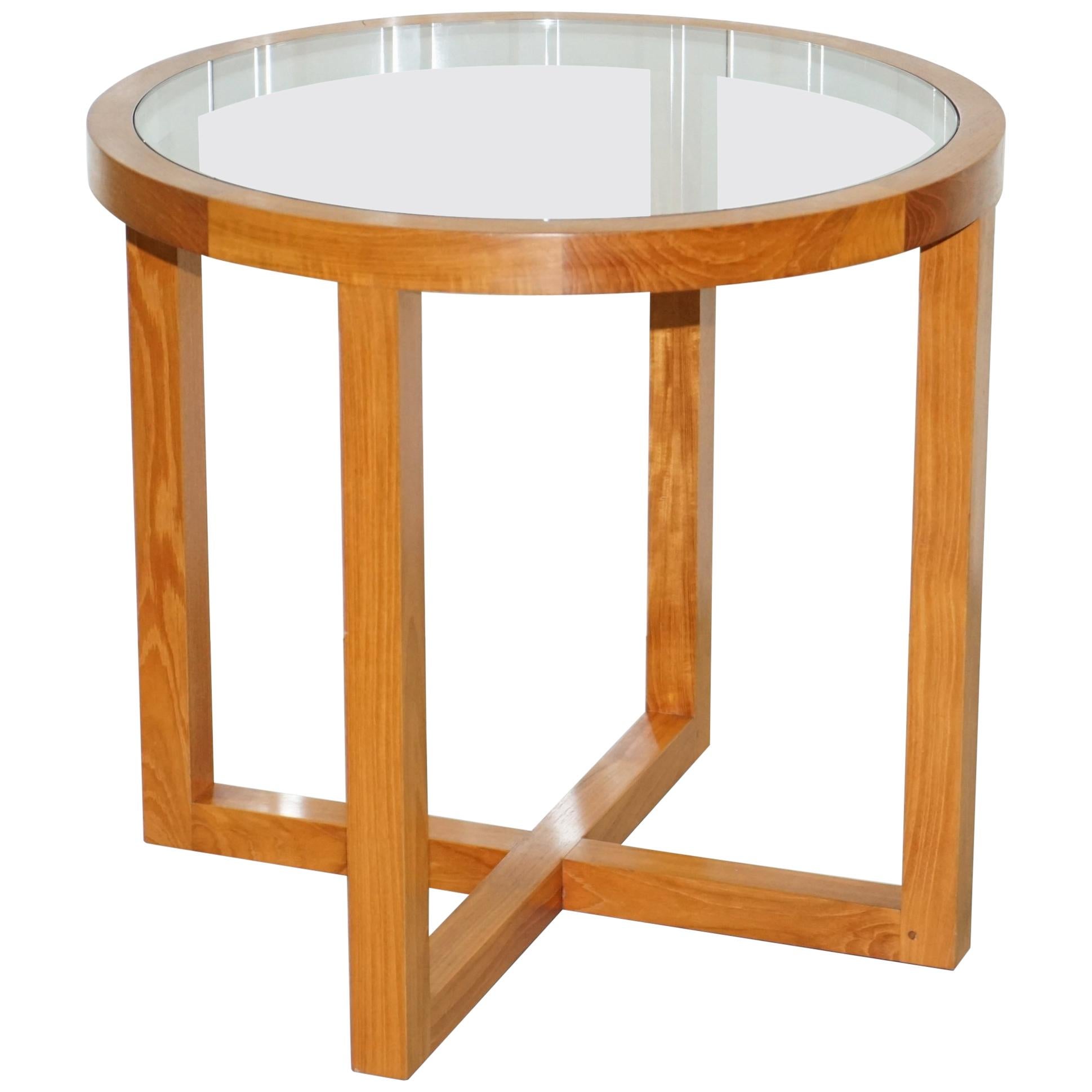 Table d'appoint ronde en teck massif et verre Ralph Lauren en vente