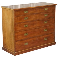 Maple & Co Acajou massif Commode de campagne pour officiers militaires vers 1880