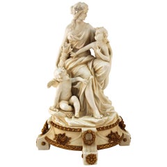 Sculpture italienne en faïence Vénus assise avec chérubins