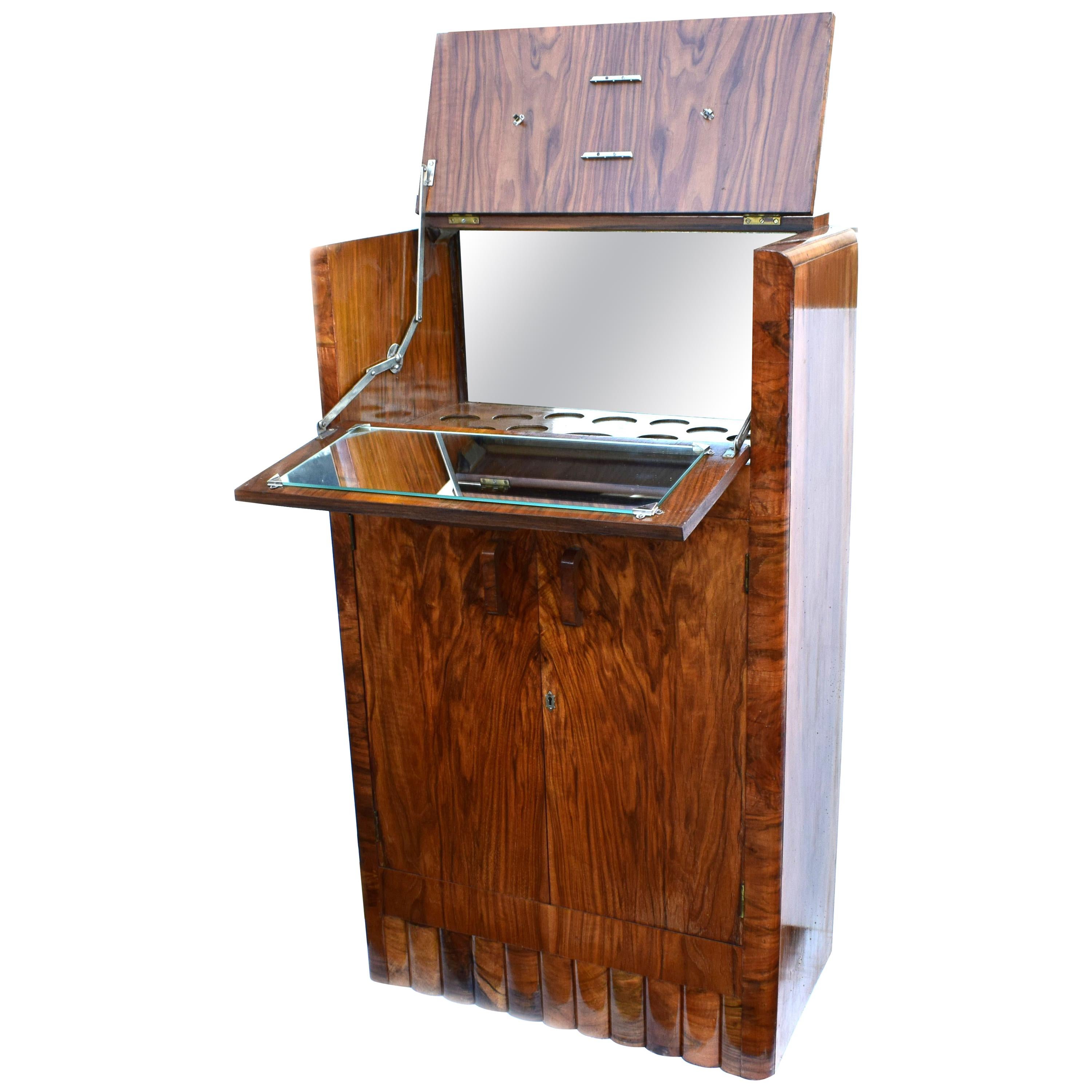 1930s Art Deco Fitted Walnut Cocktail Cabinet or Dry Bar