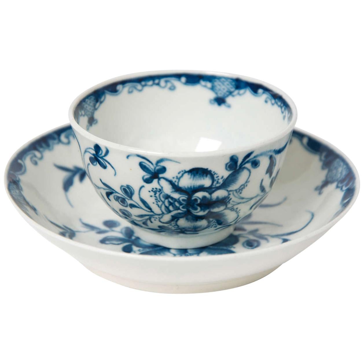 Erste Periode Worcester Porzellan blau und weiß Tee Schüssel und Untertasse:: ca. 1765