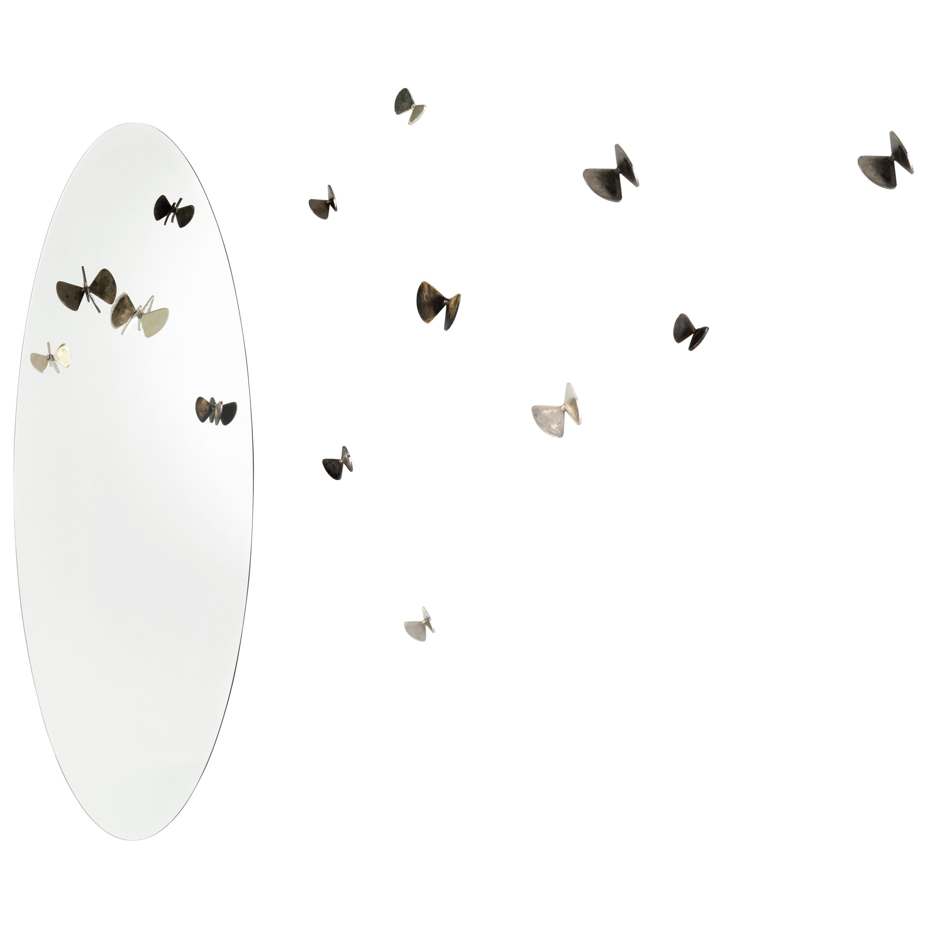 Miroir en forme de biche avec papillons en laiton moulé