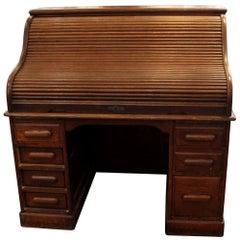 1880s Oak Roll Top Desk with Seven Drawers and Neat Cubbyhole Storage
