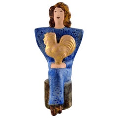 Molto rara Lisa Larson, figura unica di donna seduta in blu con gallo d'oro