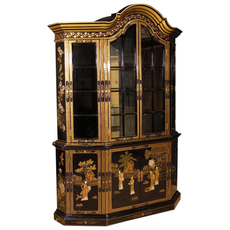 20th Century Black Lacquered And Painted Chinoiserie Wood French Display Cabinet