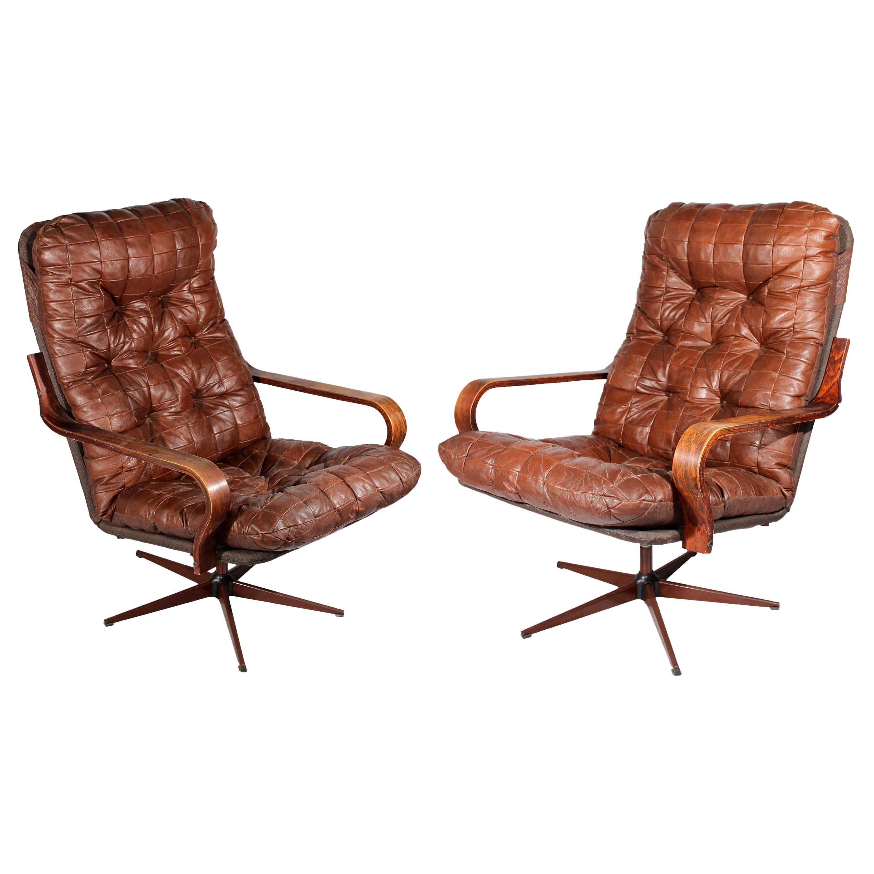 Spanish 1970s Pair of Leather Swivel Armchairs For Sale