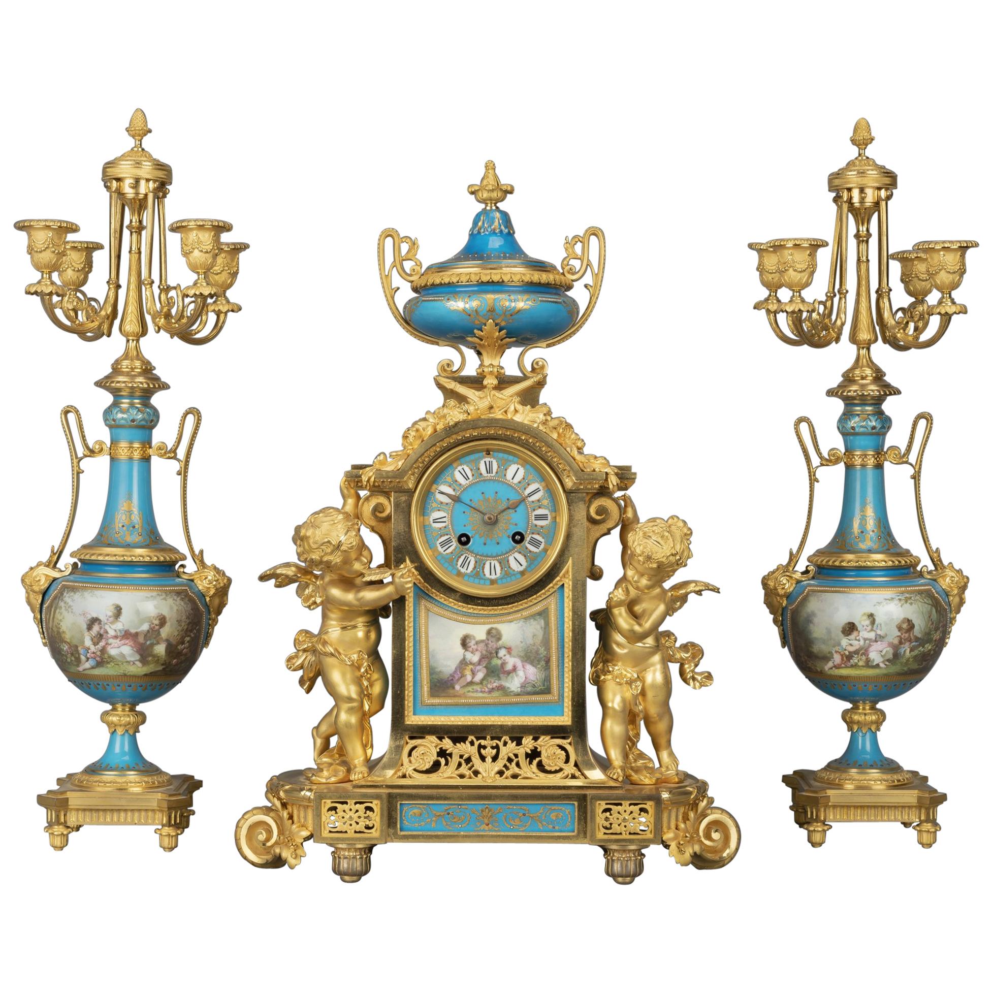 Importante guarnición de reloj de bronce dorado y porcelana de Napoleón III, hacia 1870