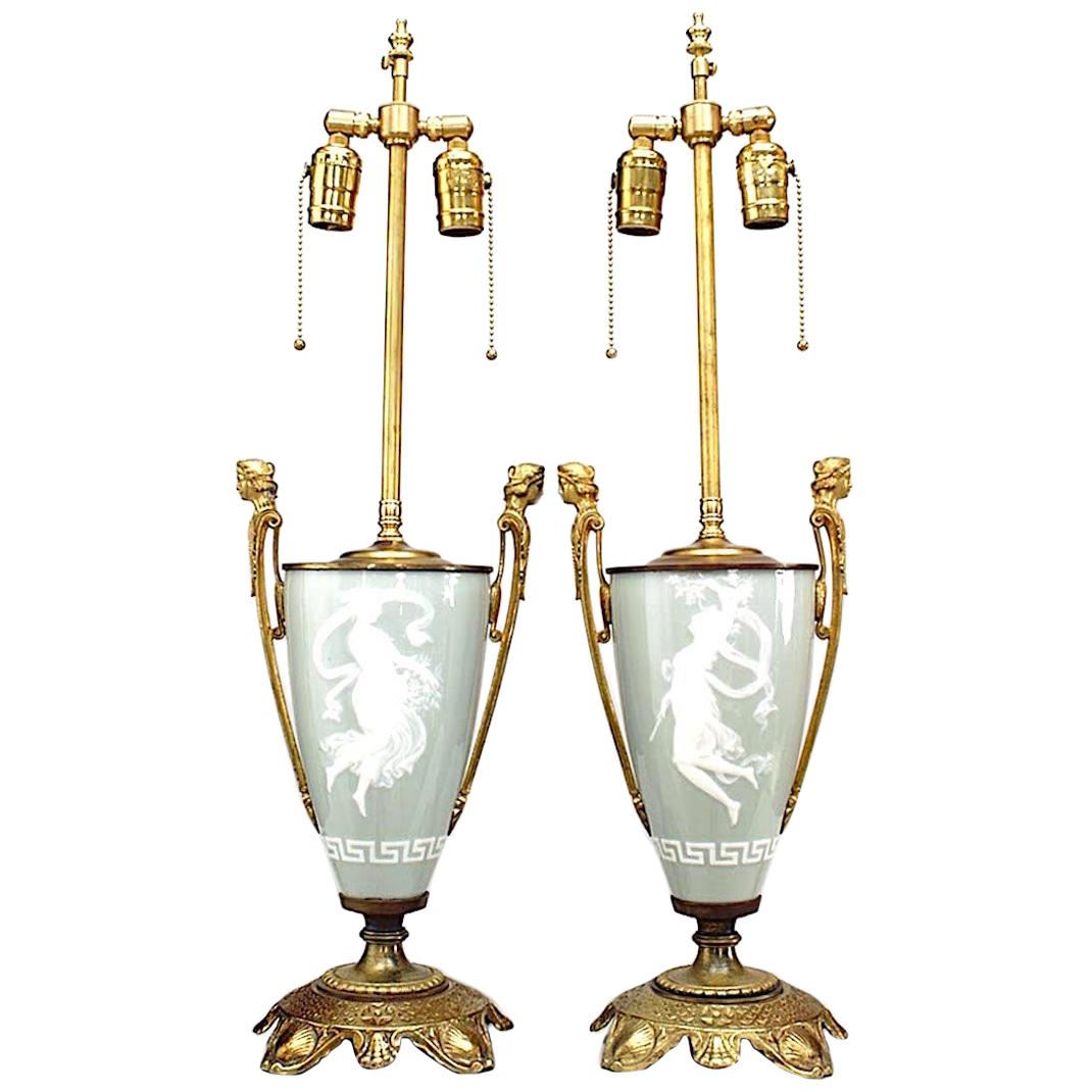 Paar französische viktorianische Porzellan-Urnen-Tischlampen