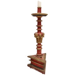 Grand bâton de pricket espagnol du 17ème siècle en bois peint en rouge et doré