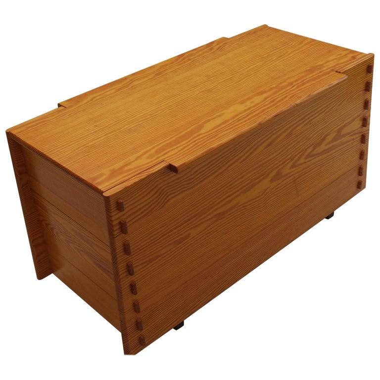 1980s Bespoke Made Large Pine Chest Blanket Box Ottoman Storage Chest For Sale at 1stDibs