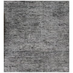 Tapis minimaliste et moderne en soie de bambou gris massif tissé à la main, en stock