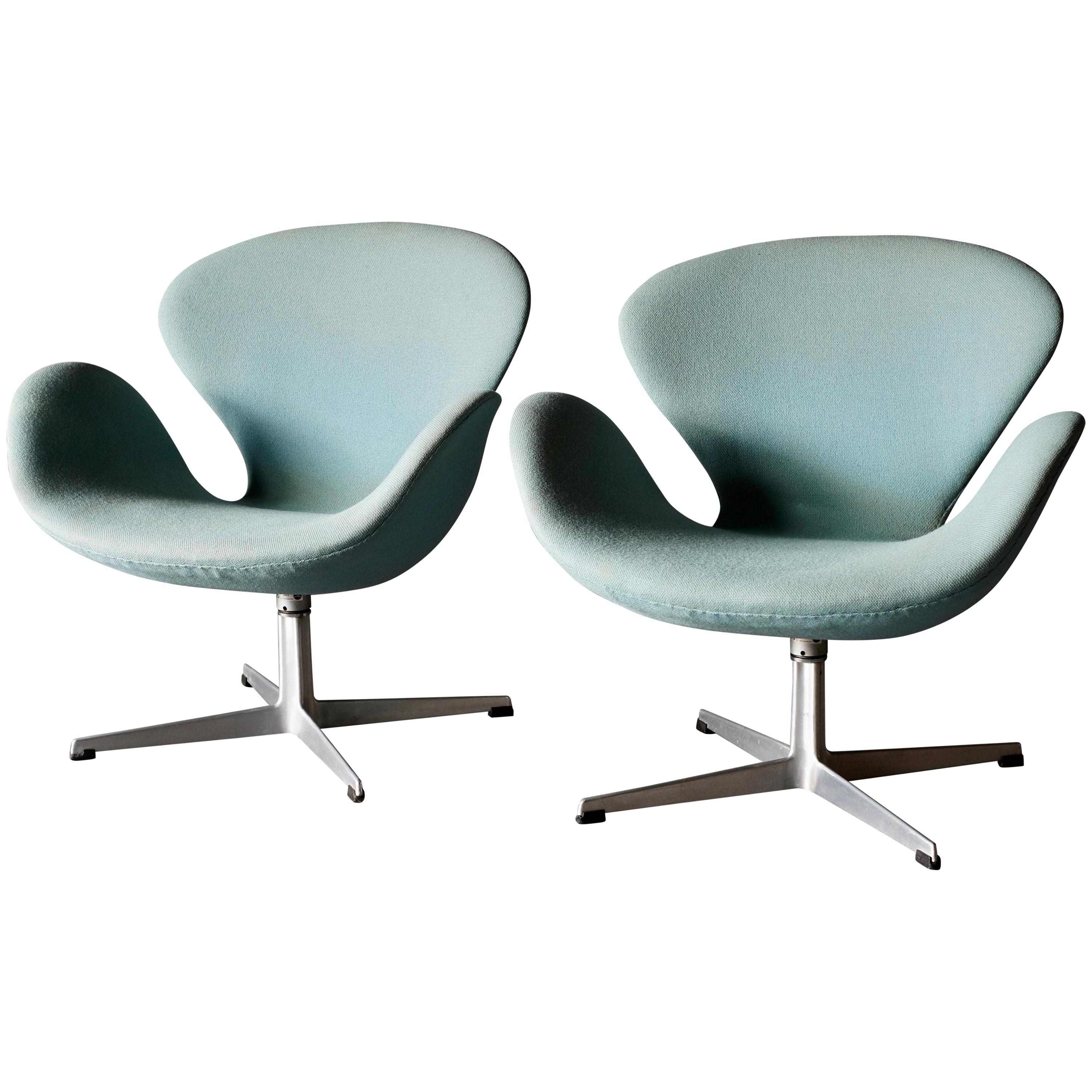 Arne Jacobsen Swan Chairs