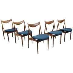 Ensemble de cinq chaises de salle à manger danoises en noyer par Kurt Ostervig