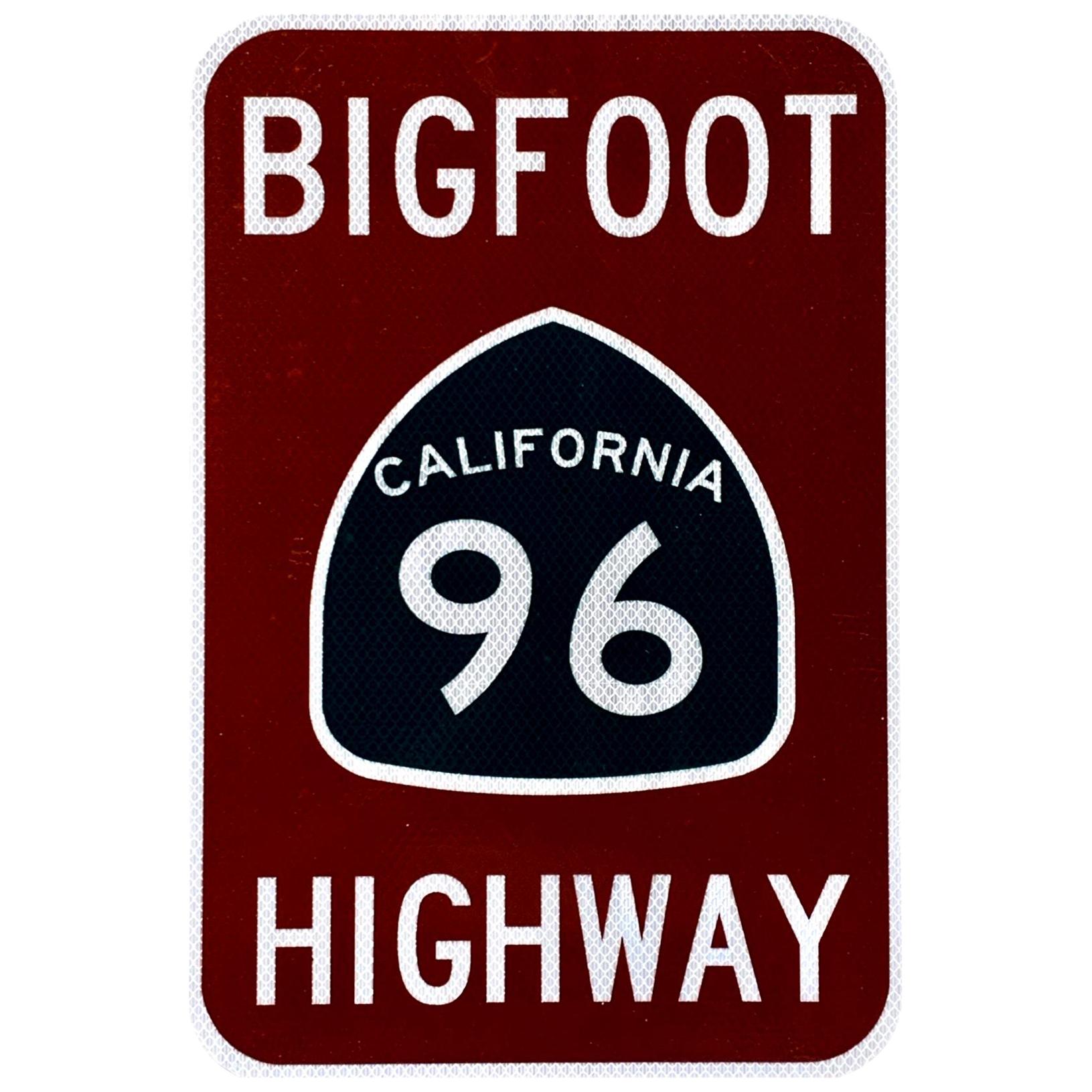 Panneau routier californien "BIGFOOT HIGHWAY" (velours HIGHWAY) en vente