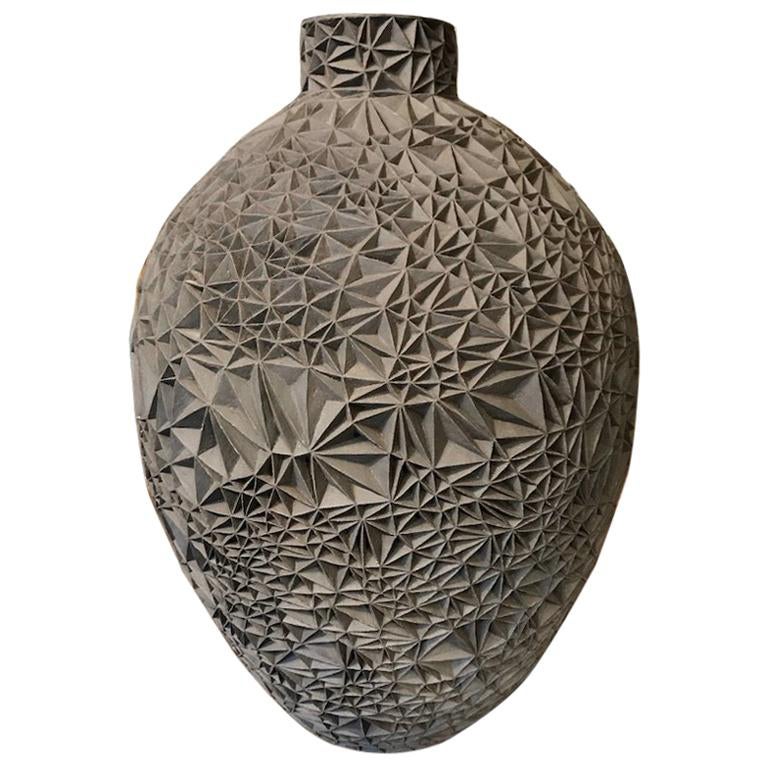 Vaso in ceramica intagliato a mano 'Primavera' dopo Botticelli di Leah Jensen in vendita