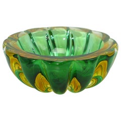 Seguso Emerald and Gold Sommerso Glass Fluted Bowl