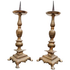 17. Jahrhundert Paar spanische Messing-Kerzenstöcke (Sticks)