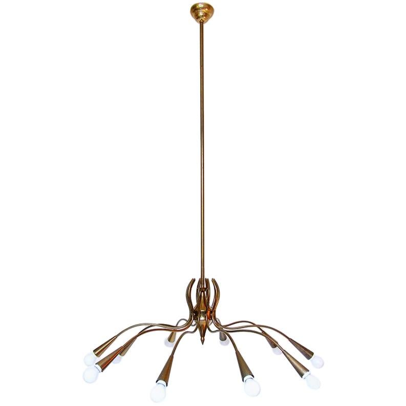 Grand 1950s Italian Spider Chandelier in Brass by Oscar Torlasco