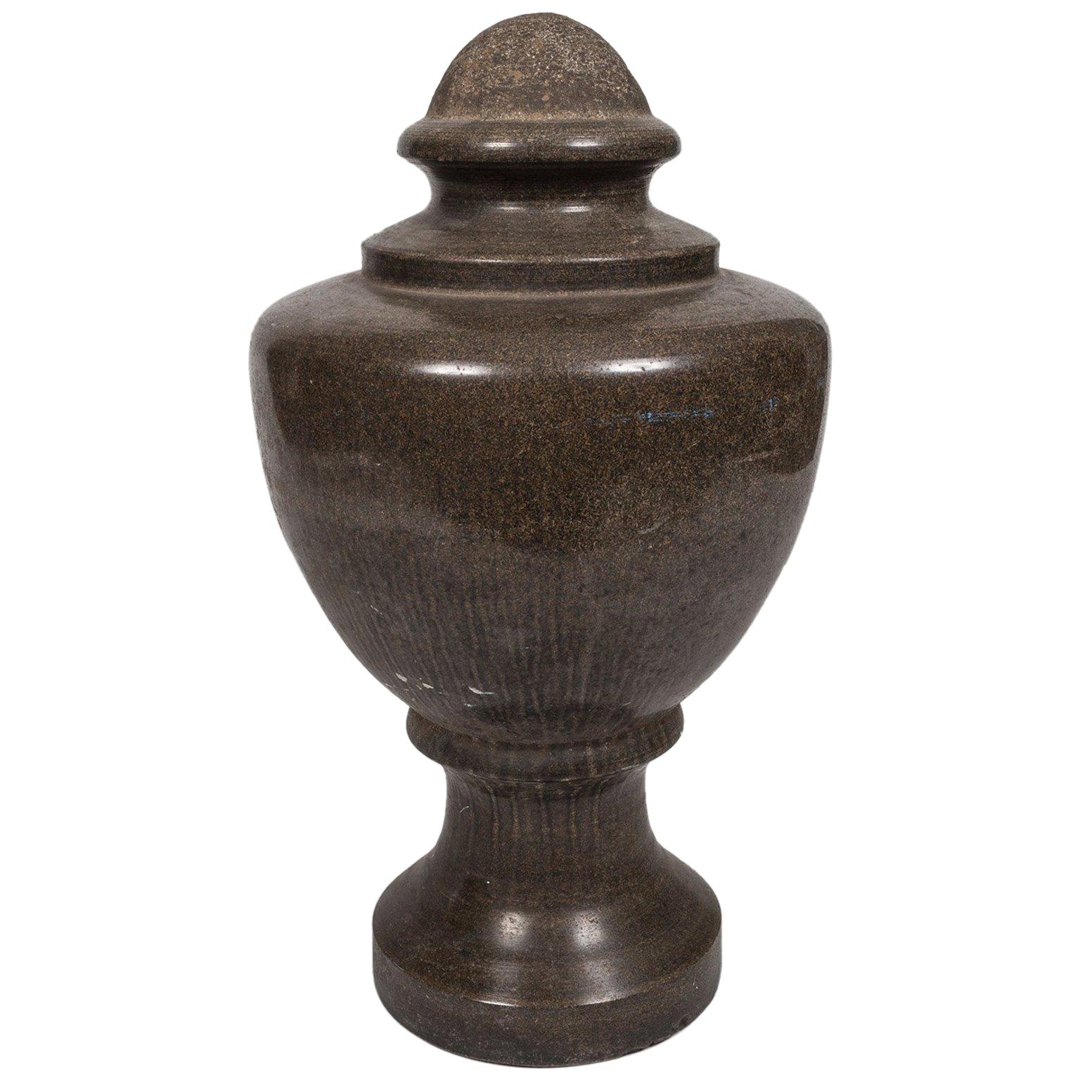 Dekorative Vase aus massivem Granitstein im Grand-Tour-Stil aus dem 19. Jahrhundert